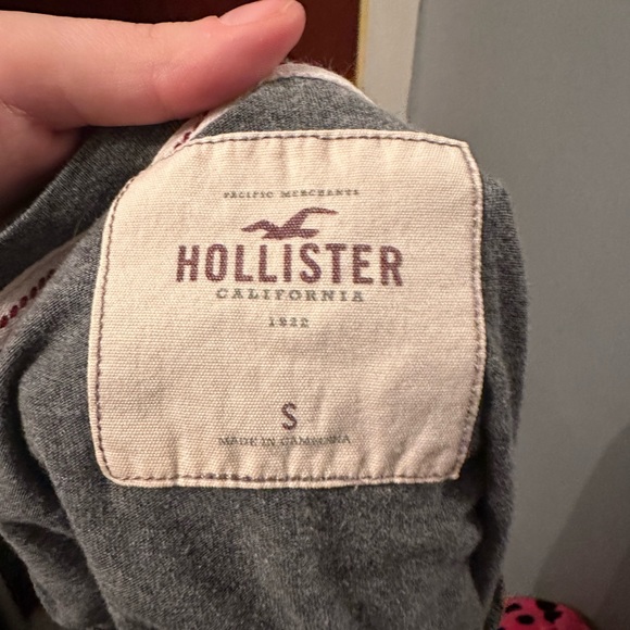 Hollister long sleeve shirt size small - Picture 2 of 2